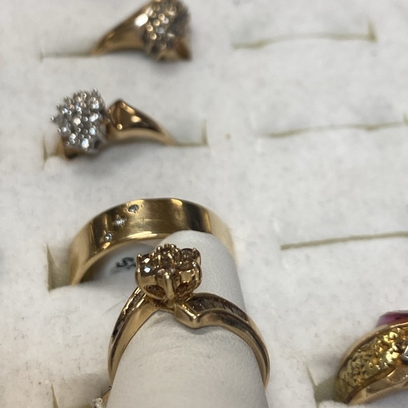 387542 10k yellow gold Diamond Ring - Picture 3 of 3